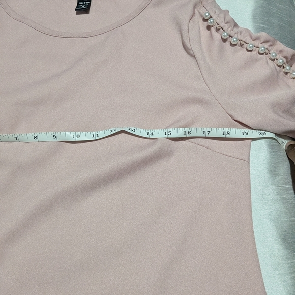 Elegant Pink Women's Top. Size M, US 6. - Picture 6 of 7
